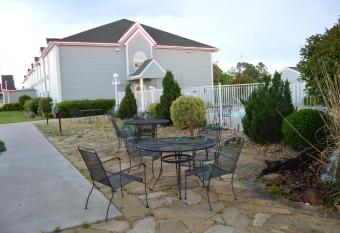 Motel 6 Mcalester, Ok - South allows 18 year olds to book a room