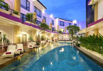 Kuta Central Park Hotel has Balcony rooms