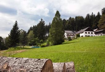 Gasthof Waldschenke allows 18 year olds to book a room