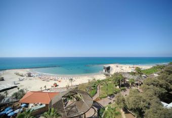 Residence Hotel allows 18 year olds to book a room