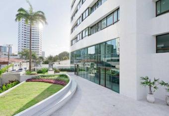 Flat 1402 com vista para mar, Edf Home Club Porto do Mar allows 18 year olds to book a room