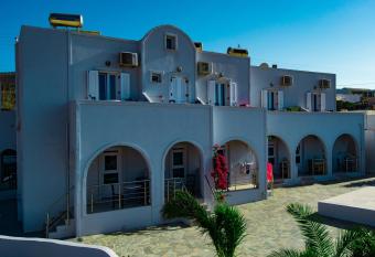 Unique Galini Oia - Adults Only allows 18 year olds to book a room