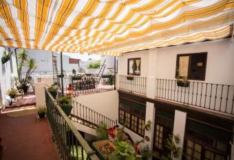 La Casa del Cura 1935 allows 18 year olds to book a room