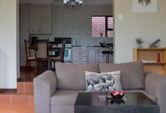 Map s View Guesthouse has rooms with a private hot tub