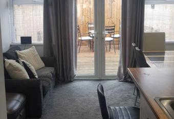 Modern Apartment with Roof Garden Close to City Centre allows 18 year olds to book a room