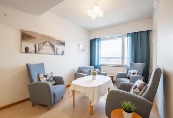 Budget Hotel Easystay allows 18 year olds to book a room