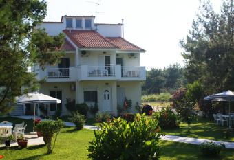 Villa Iris has Balcony rooms