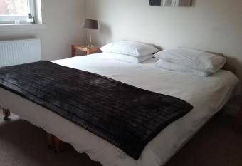 Shangri-la bed and breakfast allows 18 year olds to book a room