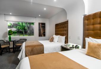 Riande Aeropuerto Hotel Casino has Balcony rooms