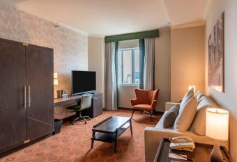 The Little Italy Hotel Downtown San Diego has rooms with a private hot tub