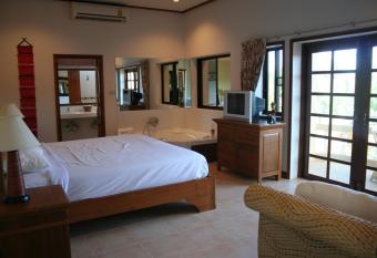 Long Beach Inn has Balcony rooms