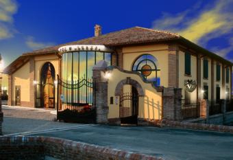 Hotel Corte Vecchia allows 18 year olds to book a room