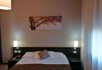 Hotel Eden has Balcony rooms