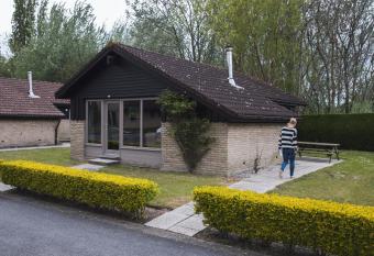 Vakantiedorp Marinapark allows 18 year olds to book a room