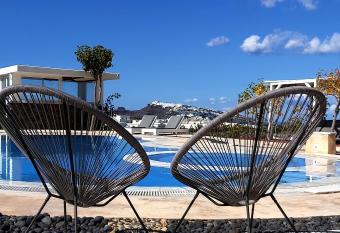 Santorini Mesotopos allows 18 year olds to book a room