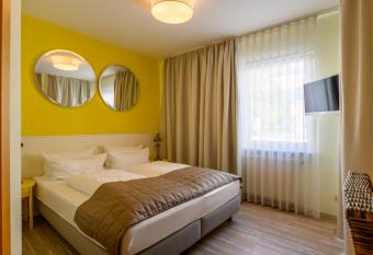 Hotel Glockengasse allows 18 year olds to book a room