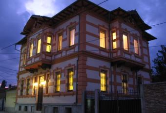 Chola Guest House allows 18 year olds to book a room