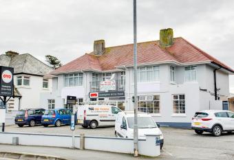 OYO Godolphin Arms Hotel allows 18 year olds to book a room