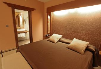 Hotel La Brasa has rooms with a private hot tub