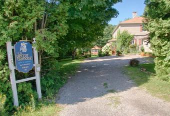 La Perrot Damoise has Balcony rooms
