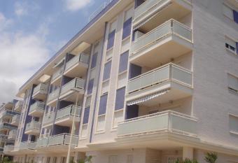 Apartamentos Playa de Moncofa allows 18 year olds to book a room