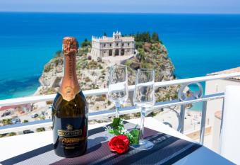 Sunset Tropea has Balcony rooms