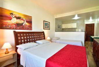 FLAT Estalagem 11 allows 18 year olds to book a room