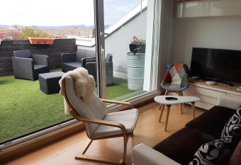 Atico en el centro de Vitoria has Balcony rooms