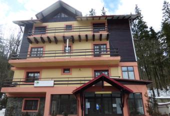 Gura Padurii allows 18 year olds to book a room