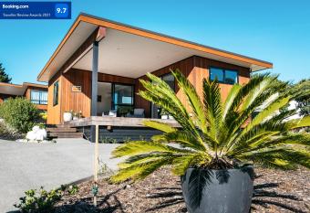 Guesthouse On Queens has Balcony rooms