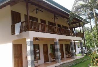 La Perla has Balcony rooms