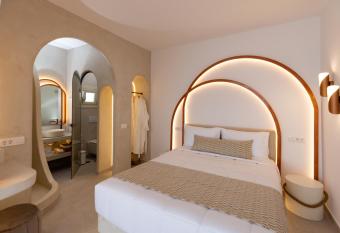 Santorini View Studios - Firostefani Caldera allows 18 year olds to book a room