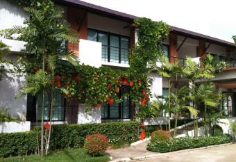 Wassana Sitdharma Guesthouse allows 18 year olds to book a room