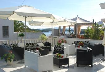 Hostel Villa Zorana has Balcony rooms