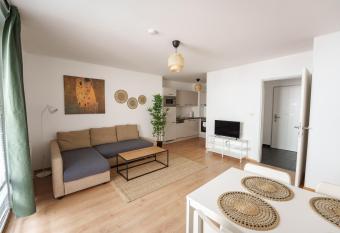 Central Living Apartments - Reumannplatz has Balcony rooms