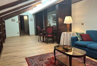 Hotel Roma has rooms with a private hot tub