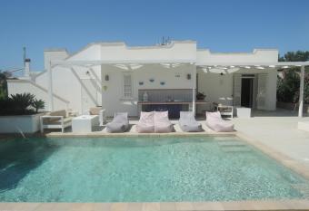 I Mirti - Home Holiday allows 18 year olds to book a room