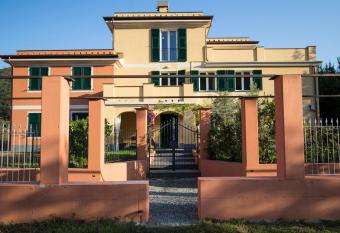 Santa Caterina allows 18 year olds to book a room