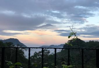 El Valle de Anton La Chachalaca allows 18 year olds to book a room