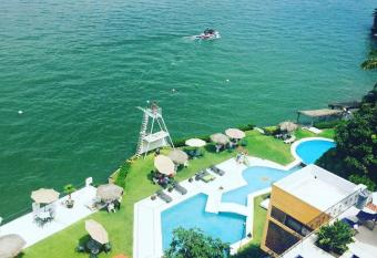 Depa Teques has Balcony rooms