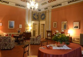 Residenza Storica Palazzo Ricciarelli allows 18 year olds to book a room