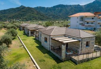 Elaionas Stone Houses has Balcony rooms