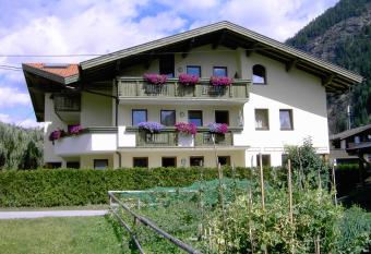 Hotel Bergwelt has Balcony rooms