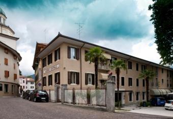 Albergo Centrale has Balcony rooms