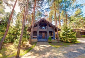 Partizan BeerLogovo Hotel has rooms with a private hot tub