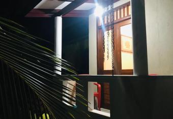 Lasindu Guest has Balcony rooms