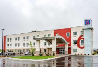 Motel 6 Mankato. Mn allows 18 year olds to book a room