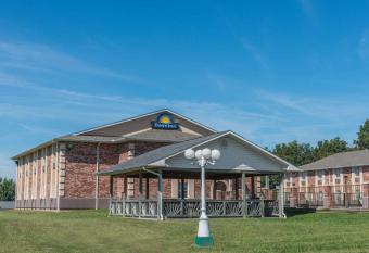 Days Inn by Wyndham Perryville has Smoking rooms