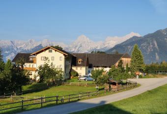 Pension Lindbichler allows 18 year olds to book a room