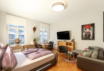 Schwarzwaldzimmer & Schwarzwald Design Apartment allows 18 year olds to book a room